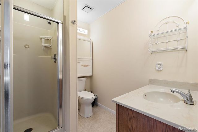 2322 London Bridge Drive 60, Rochester Hills, MI 48307