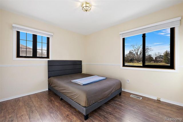 2322 London Bridge Drive 60, Rochester Hills, MI 48307