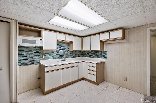 2322 London Bridge Drive 60, Rochester Hills, MI 48307