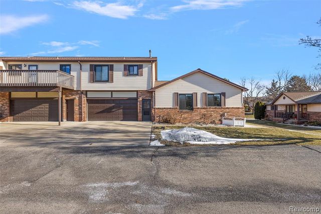 2322 London Bridge Drive 60, Rochester Hills, MI 48307