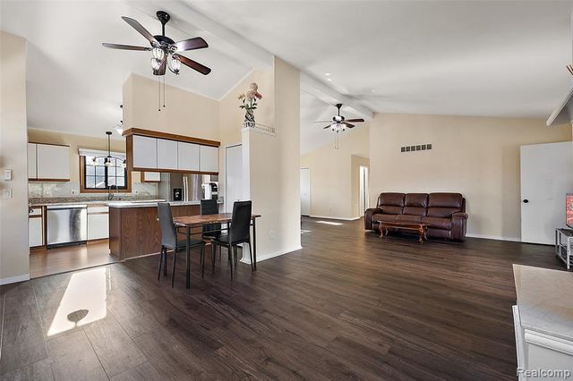 2322 London Bridge Drive 60, Rochester Hills, MI 48307