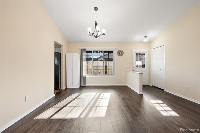 2322 London Bridge Drive 60, Rochester Hills, MI 48307