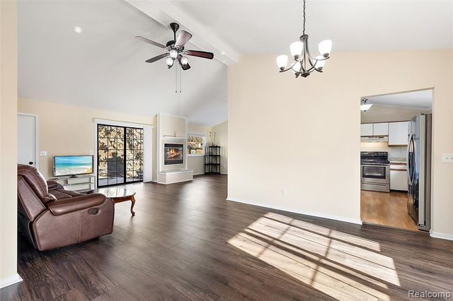 2322 London Bridge Drive 60, Rochester Hills, MI 48307