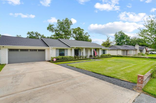 9142 Bronco Drive, Houston, TX 77055