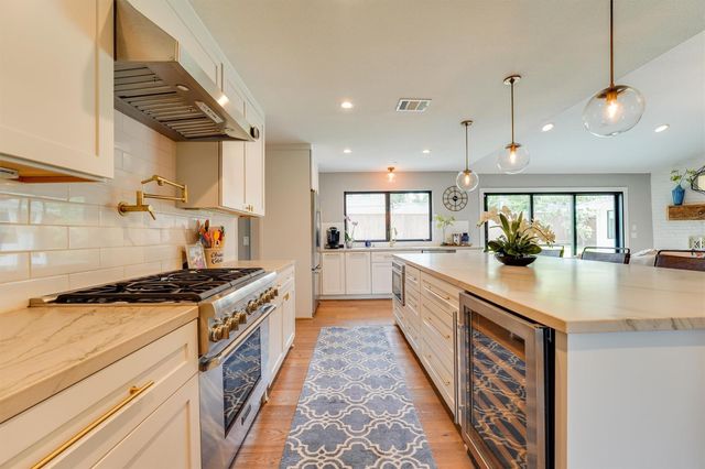 9142 Bronco Drive, Houston, TX 77055