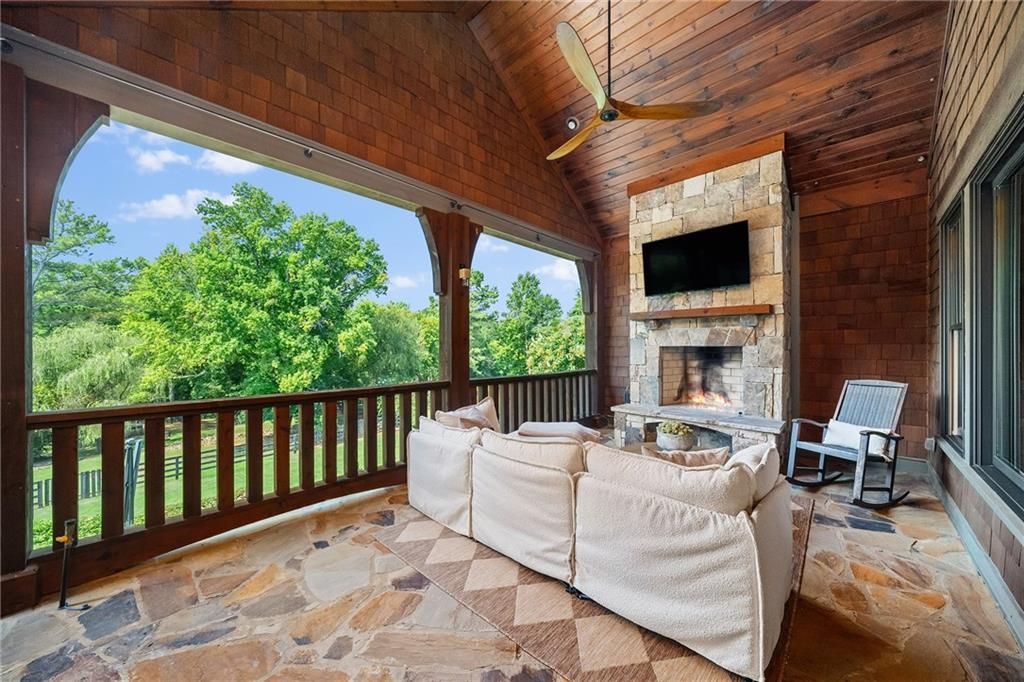 Image 21 of property listing at 13950 Haystack Lane, Milton, GA 30004