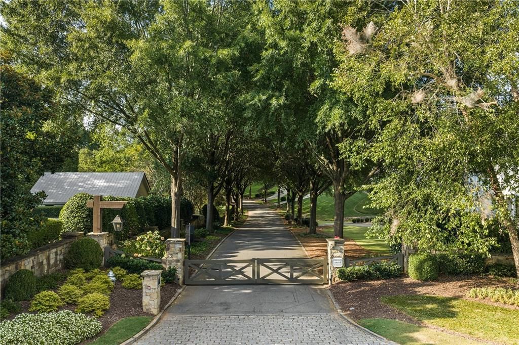 Image 4 of property listing at 13950 Haystack Lane, Milton, GA 30004