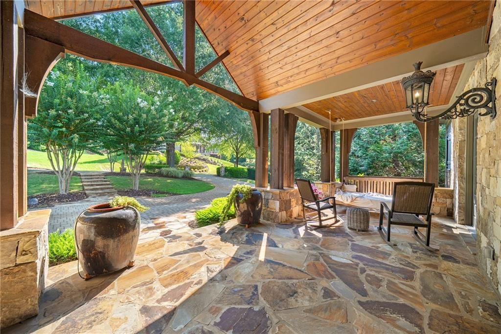 Image 8 of property listing at 13950 Haystack Lane, Milton, GA 30004