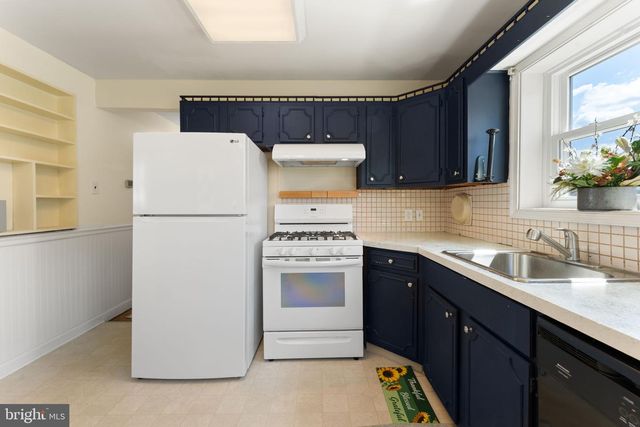 512 CLOVERDALE RD, Blackwood, NJ 08012