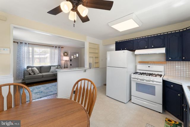 512 CLOVERDALE RD, Blackwood, NJ 08012