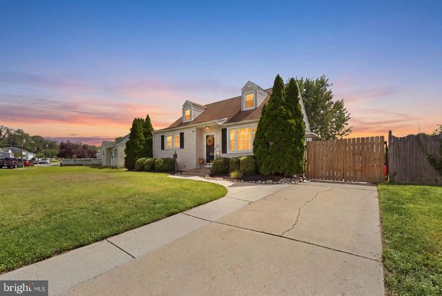 512 CLOVERDALE RD, Blackwood, NJ 08012