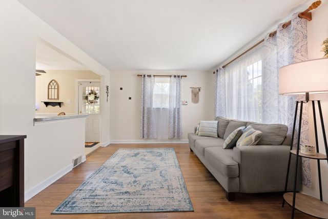 512 CLOVERDALE RD, Blackwood, NJ 08012