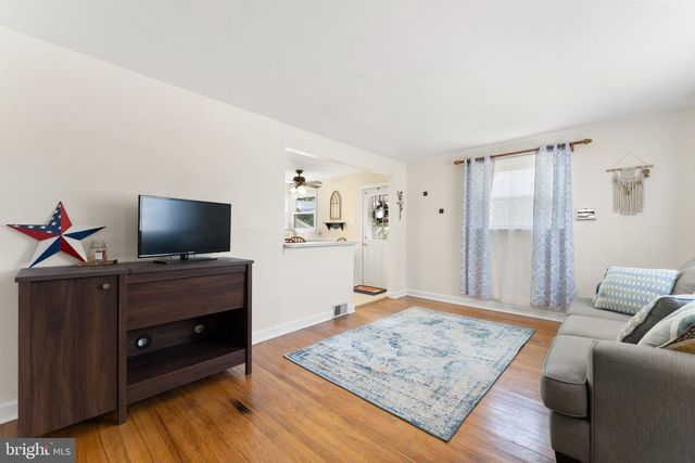 512 CLOVERDALE RD, Blackwood, NJ 08012