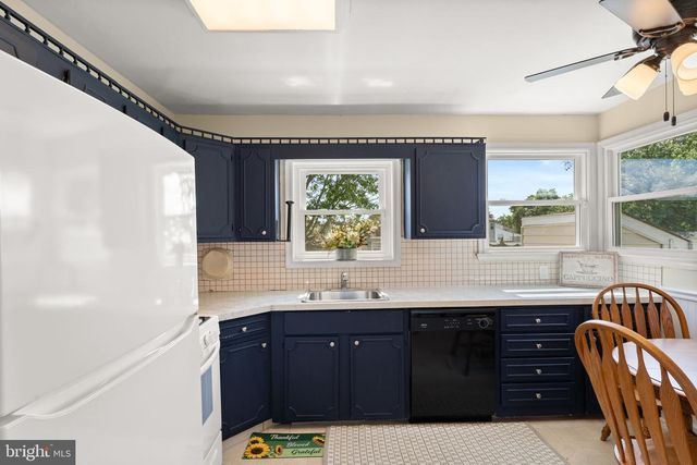 512 CLOVERDALE RD, Blackwood, NJ 08012