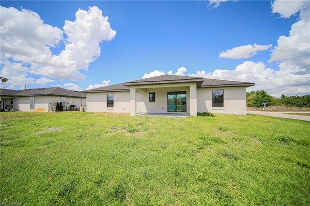 2601 43rd ST SW, Lehigh Acres, FL 33976