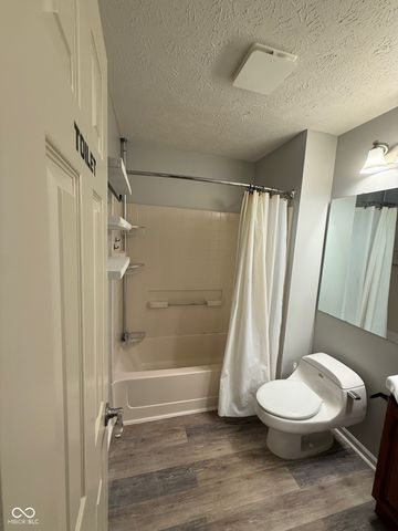 6641 Sunloch Court, Indianapolis, IN 46250