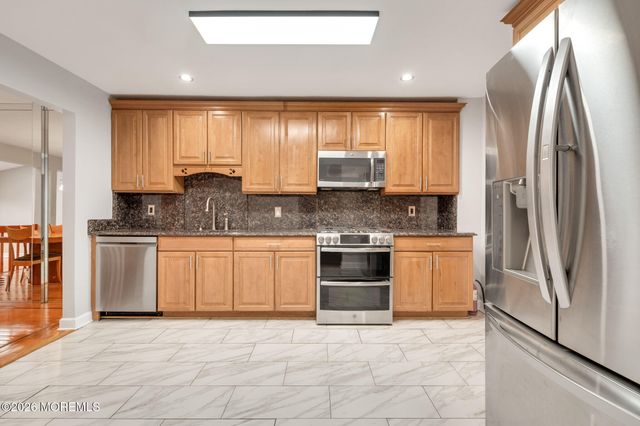 151 Chestnut Way, Manalapan, NJ 07726
