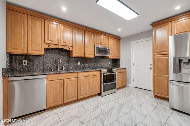 151 Chestnut Way, Manalapan, NJ 07726