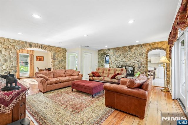 707 Calusa Trail, Franklin Lakes, NJ 07417