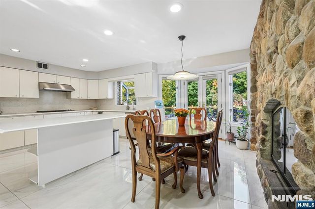 707 Calusa Trail, Franklin Lakes, NJ 07417
