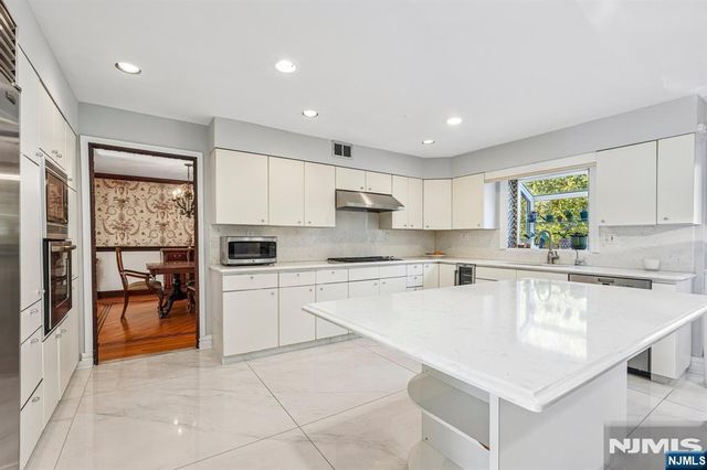 707 Calusa Trail, Franklin Lakes, NJ 07417