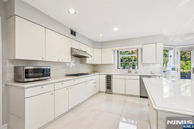 707 Calusa Trail, Franklin Lakes, NJ 07417