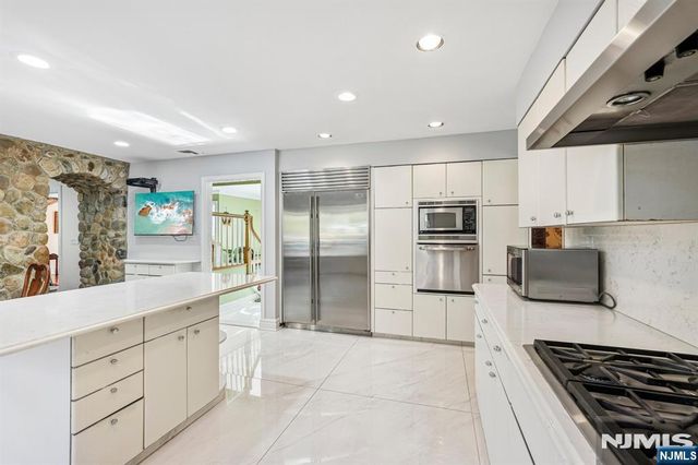 707 Calusa Trail, Franklin Lakes, NJ 07417