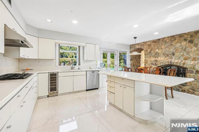 707 Calusa Trail, Franklin Lakes, NJ 07417