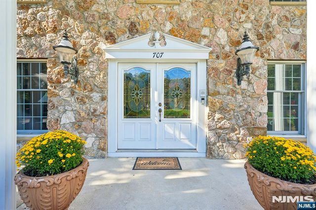 707 Calusa Trail, Franklin Lakes, NJ 07417