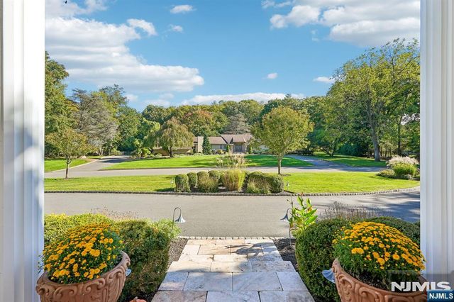 707 Calusa Trail, Franklin Lakes, NJ 07417
