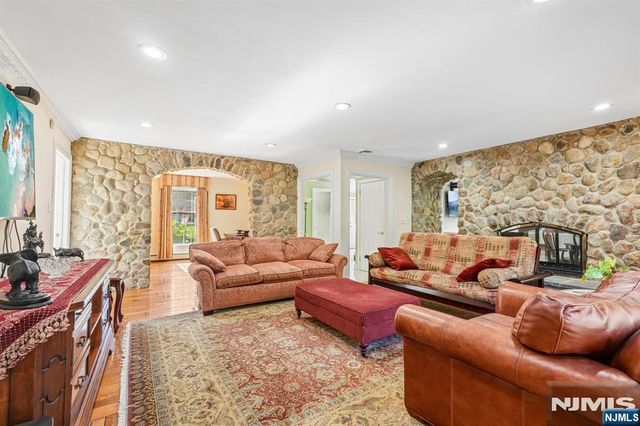 707 Calusa Trail, Franklin Lakes, NJ 07417