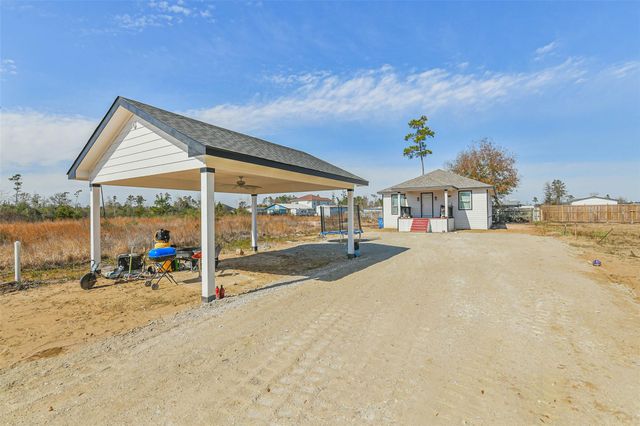 165 Road 5215, Cleveland, TX 77327