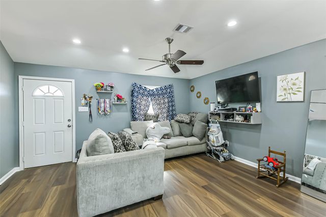 165 Road 5215, Cleveland, TX 77327