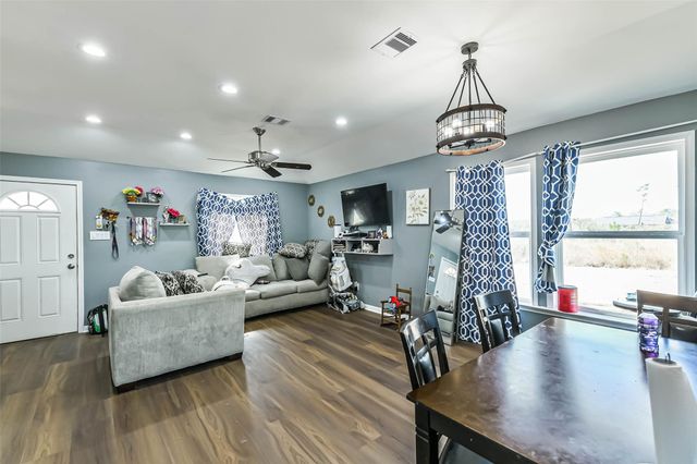 165 Road 5215, Cleveland, TX 77327