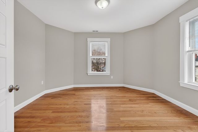 42 Almont St 3L, Medford, MA 02155