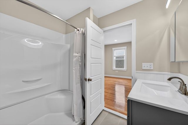 42 Almont St 3L, Medford, MA 02155