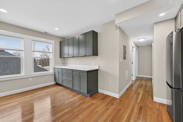 42 Almont St 3L, Medford, MA 02155