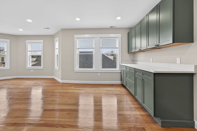 42 Almont St 3L, Medford, MA 02155