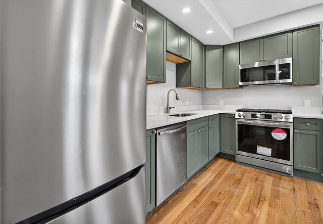 42 Almont St 3L, Medford, MA 02155