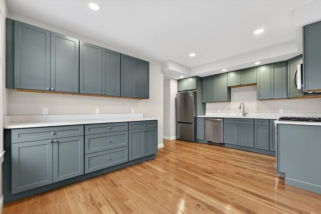 42 Almont St 3L, Medford, MA 02155