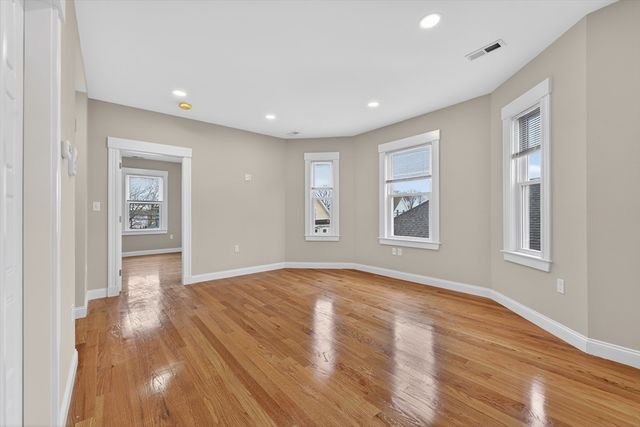 42 Almont St 3L, Medford, MA 02155