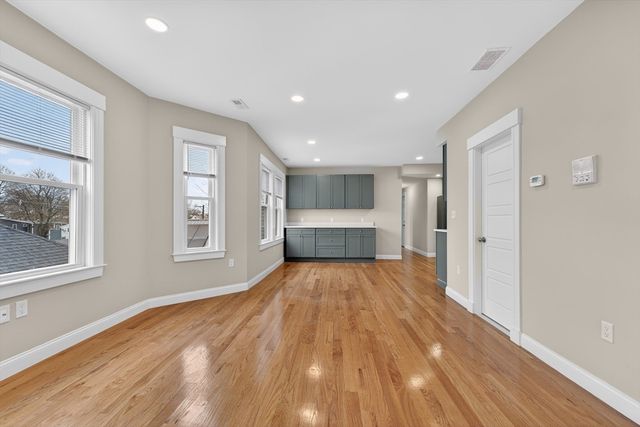 42 Almont St 3L, Medford, MA 02155