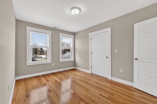 42 Almont St 3L, Medford, MA 02155