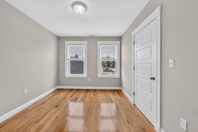 42 Almont St 3L, Medford, MA 02155