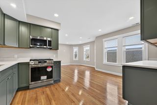 42 Almont St 3L, Medford, MA 02155