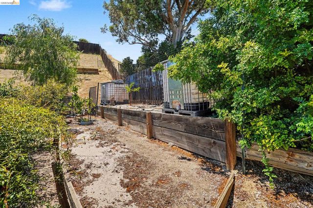 1150 Los Palos Ct, Pittsburg, CA 94565