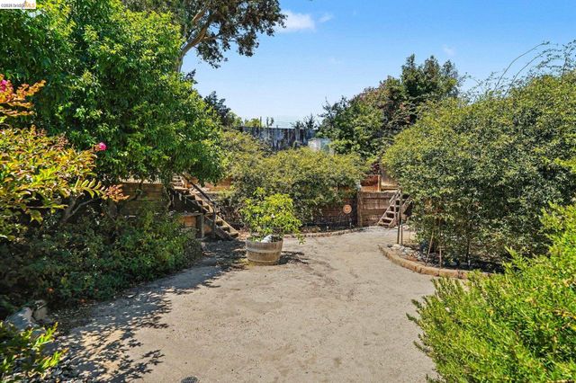1150 Los Palos Ct, Pittsburg, CA 94565
