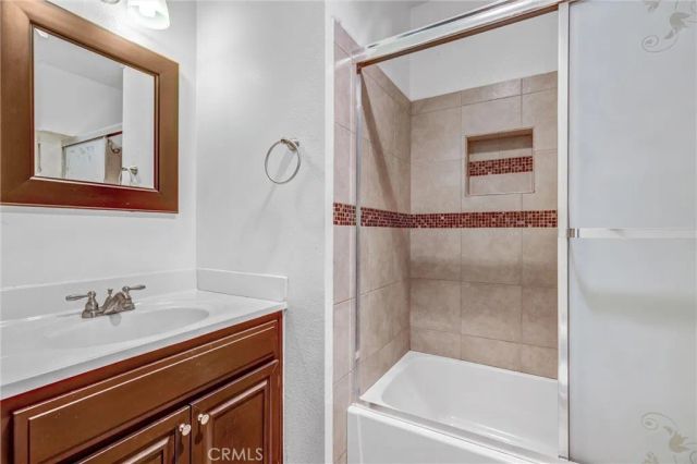 6939 Alabama Avenue 105, Canoga Park, CA 91303