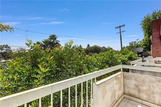 6939 Alabama Avenue 105, Canoga Park, CA 91303