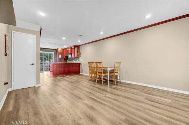 6939 Alabama Avenue 105, Canoga Park, CA 91303